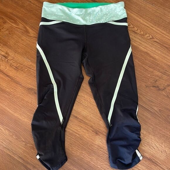 Lululemon Fresh Teal Dot Black RUN PACE CROP - Picture 1 of 8